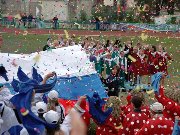 День города 2008. Дождь из конфетти.jpg